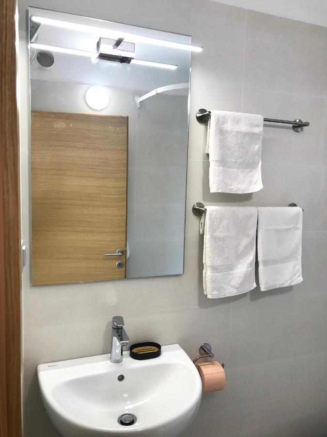 Guesthouse - Hotel California Новаля Екстер'єр фото